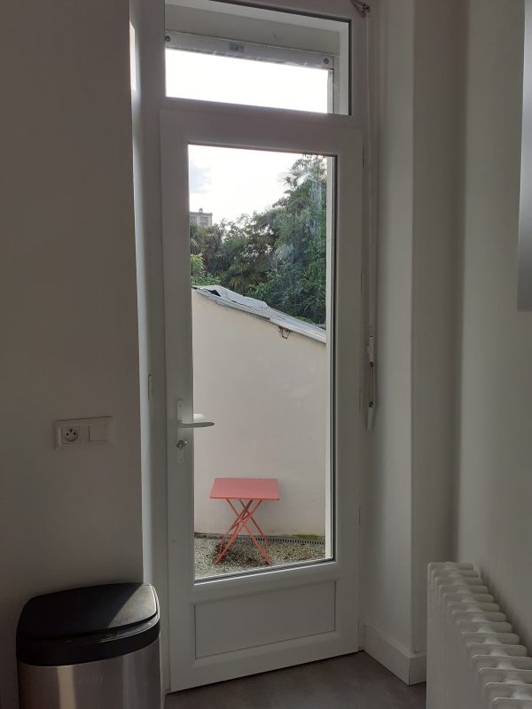 Porte fenetre PVC imposte terrasse Groupe Millet TY PAU